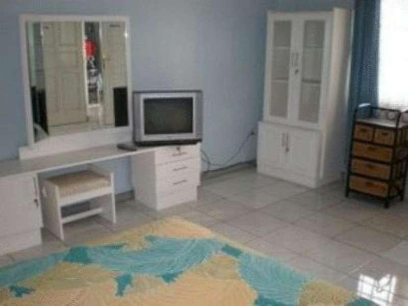 Bangka Bed And Breakfast Джакарта Экстерьер фото